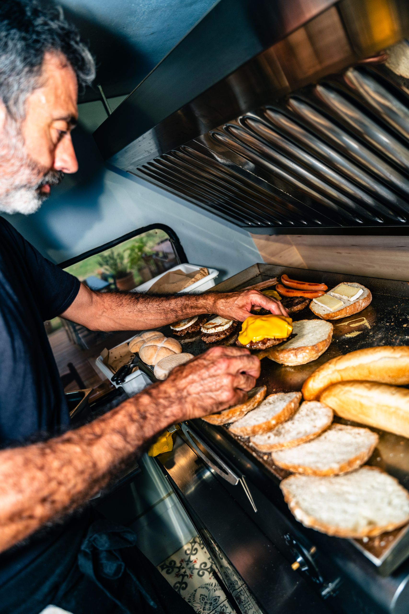 Cocina y ambiente de Ovella Groga